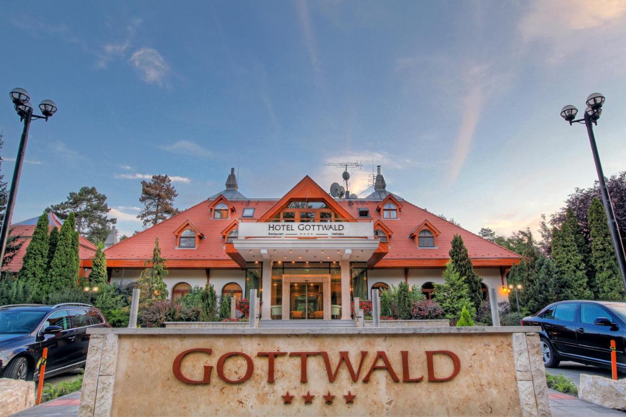 Hotel Gottwald تاتا المظهر الخارجي الصورة